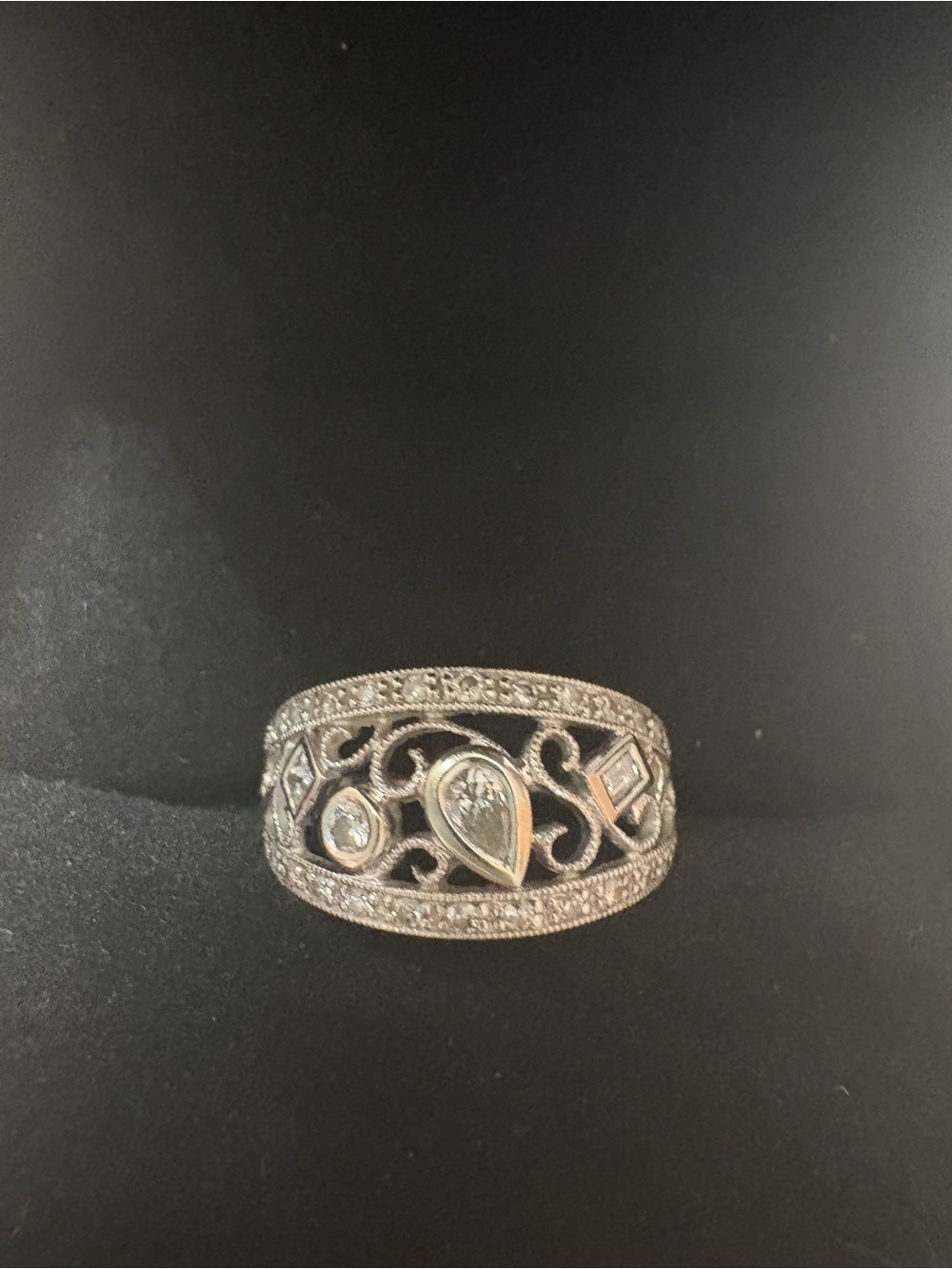 14kt. White gold Diamond ring